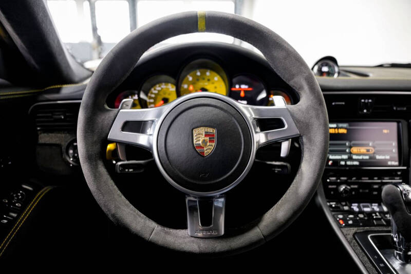 2015 Porsche 911 Carrera GTS