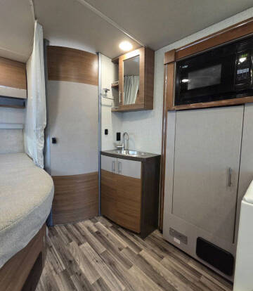 2016 Winnebago Mercedes Benz Navion