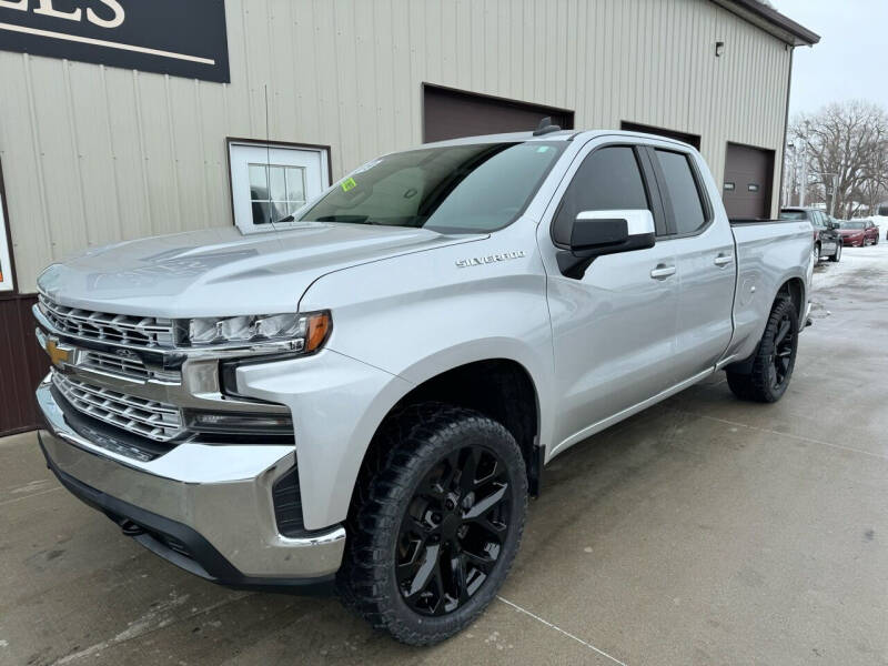 Used 2019 Chevrolet Silverado 1500 LT with VIN 1GCRYDEDXKZ190617 for sale in Dakota City, NE