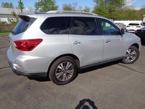 2017 Nissan Pathfinder SV