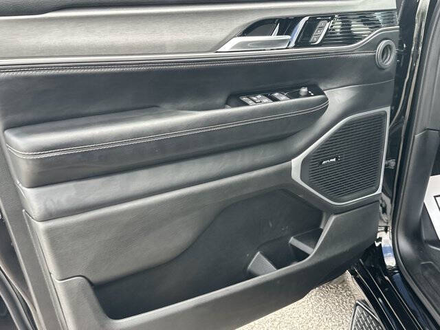 2025 Jeep Wagoneer L Carbide