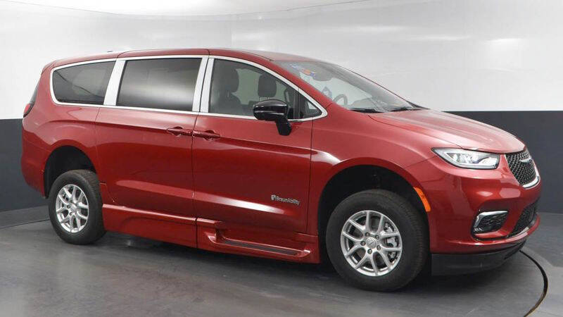 2025 Chrysler Pacifica Select