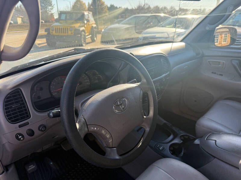 2004 Toyota Sequoia SR5