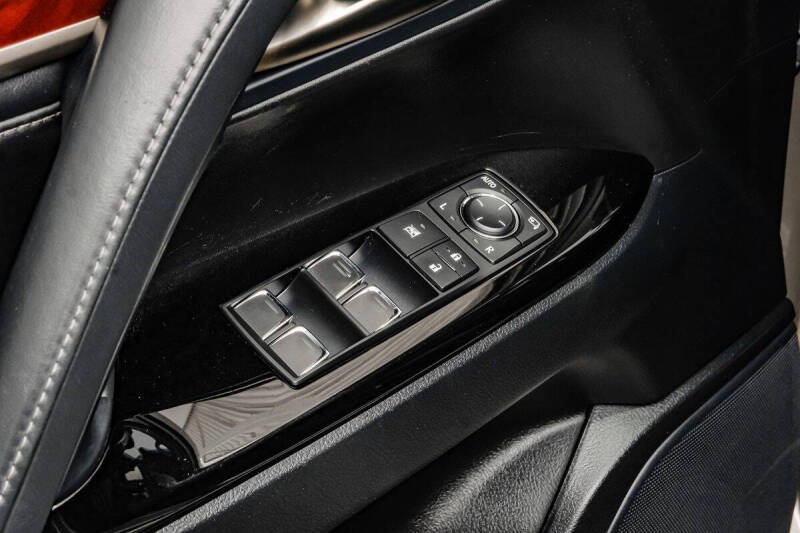 2019 Lexus LX 570 Three-Row