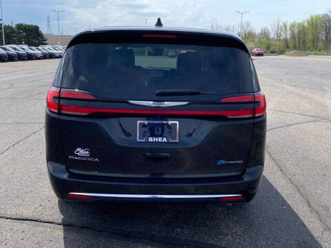 2024 Chrysler Pacifica Plug-In Hybrid Select