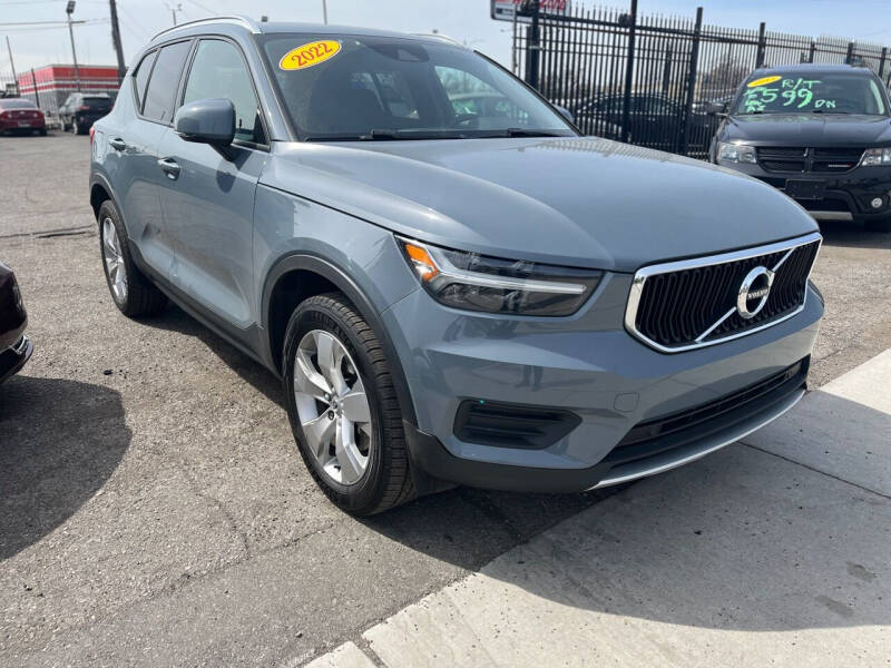 2022 Volvo XC40 T4 Momentum