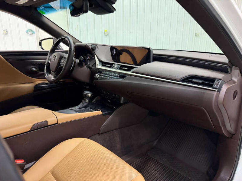 2021 Lexus ES 300h