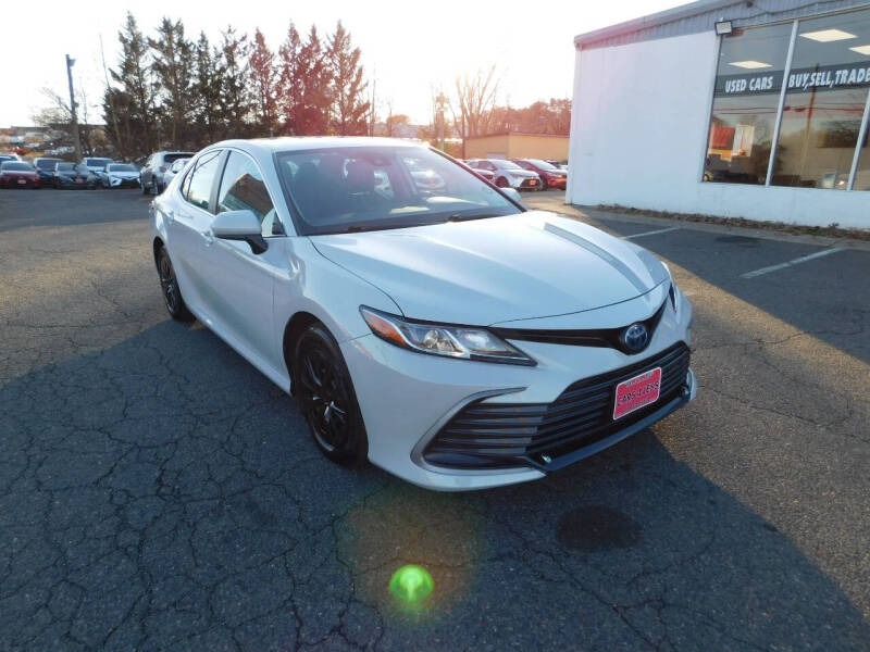 2022 Toyota Camry Hybrid LE