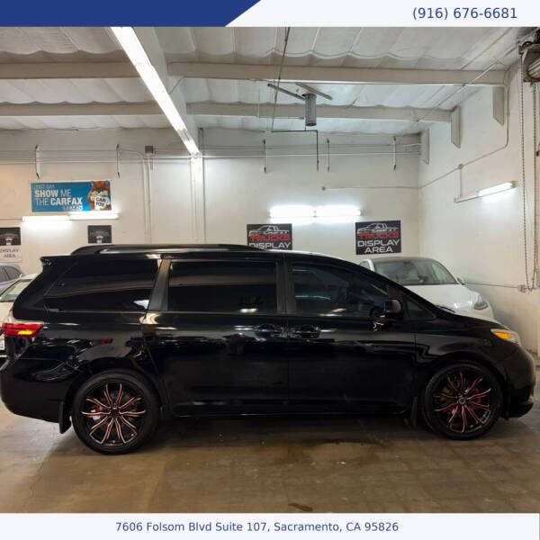 2017 Toyota Sienna LE 8-Passenger