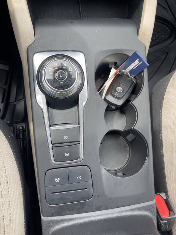 2020 Ford Escape SE