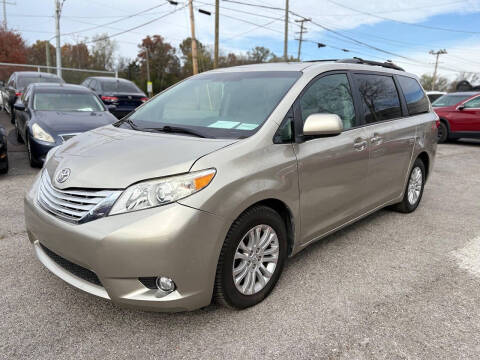 2017 Toyota Sienna XLE Premium 8-Passenger