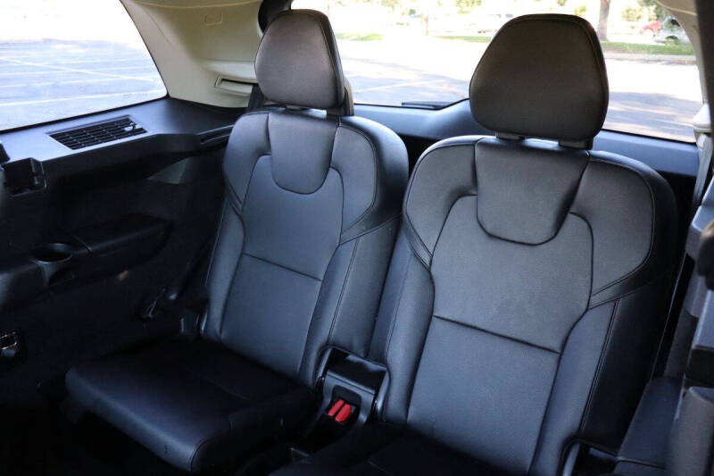 2016 Volvo XC90 T6 Momentum