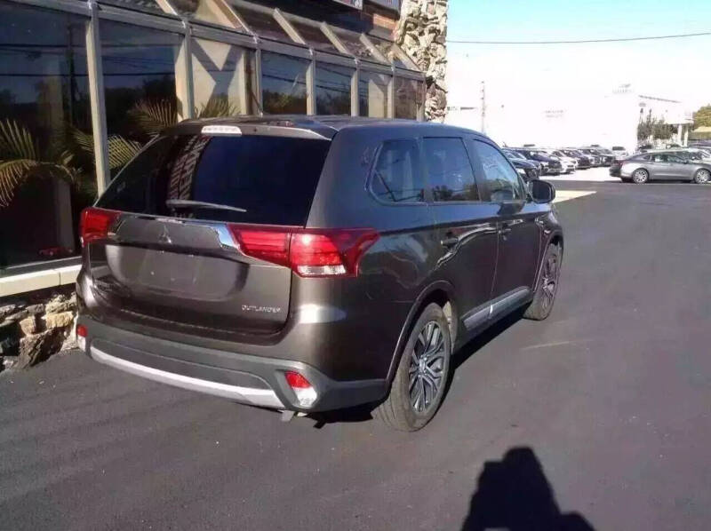 2016 Mitsubishi Outlander ES