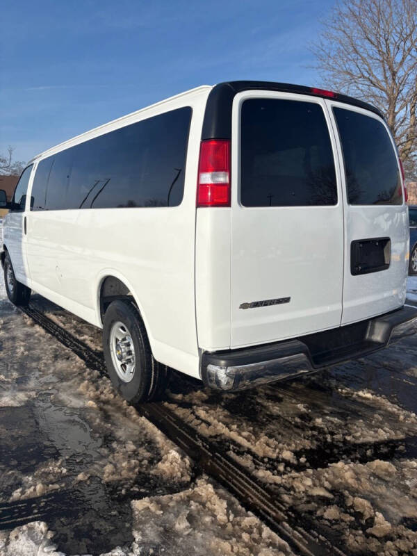 2025 Chevrolet Express LT 3500