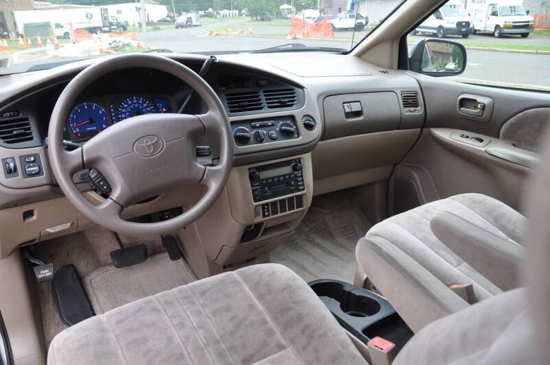2002 Toyota Sienna LE