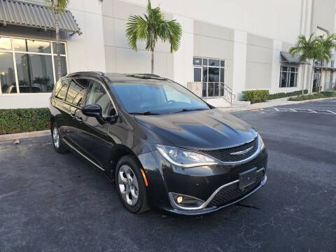2017 Chrysler Pacifica Touring-L Plus
