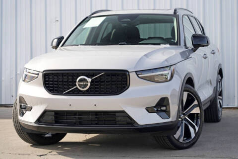 2023 Volvo XC40 B5 Ultimate Dark Theme