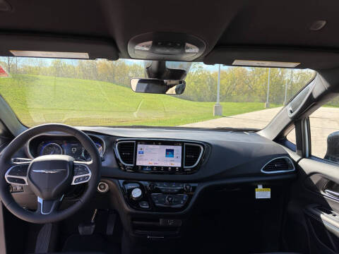 2026 Chrysler Voyager LX