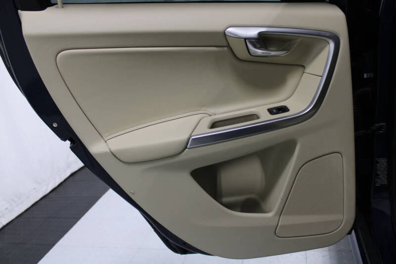 2015 Volvo XC60 T6 Platinum