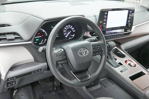 2024 Toyota Sienna LE 8-Passenger
