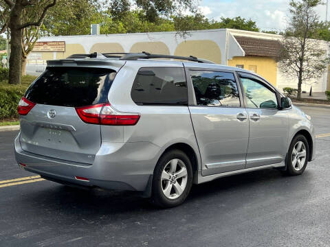 2018 Toyota Sienna LE 8-Passenger