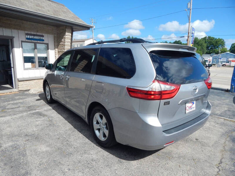 2017 Toyota Sienna LE 8-Passenger
