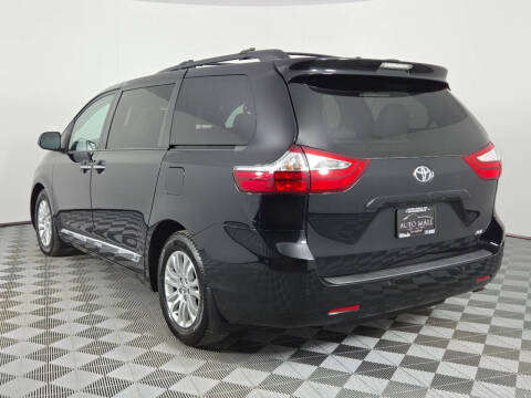 2017 Toyota Sienna XLE 7-Passenger Auto Access Seat