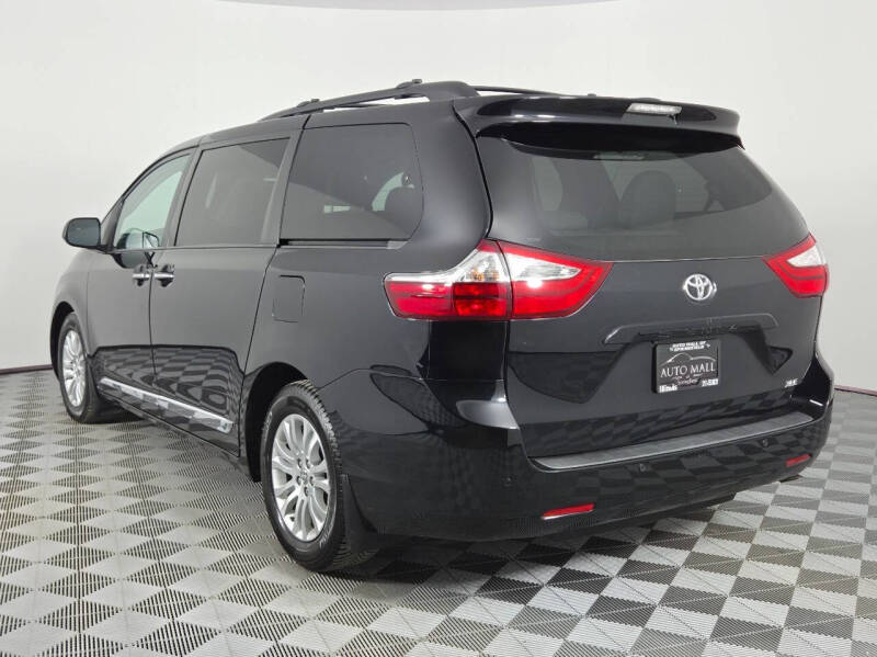 2017 Toyota Sienna XLE 7-Passenger Auto Access Seat