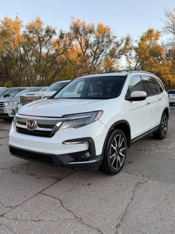 2021 Honda Pilot Touring w/Rear Captain's Chairs
