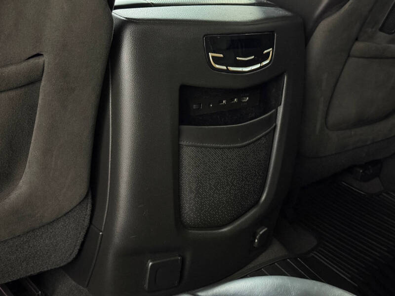 2019 Cadillac Escalade Platinum