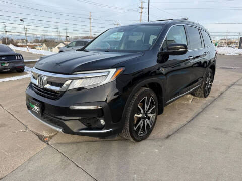 2019 Honda Pilot Touring w/Rear Captain's Chairs