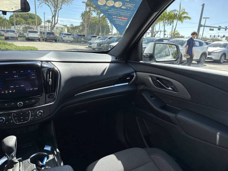 2023 Chevrolet Traverse LT Cloth