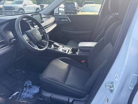 2022 Mitsubishi Outlander ES