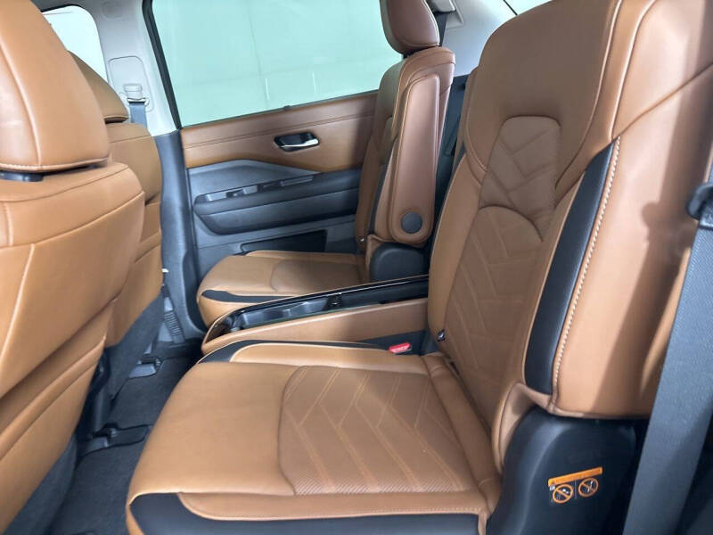 2025 Nissan Pathfinder Platinum