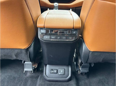 2023 Toyota Highlander Platinum