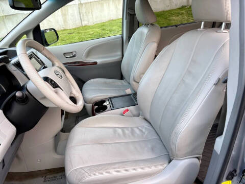 2013 Toyota Sienna