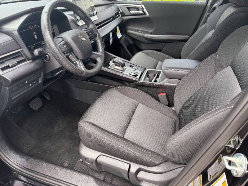 2025 Mitsubishi Outlander PHEV ES