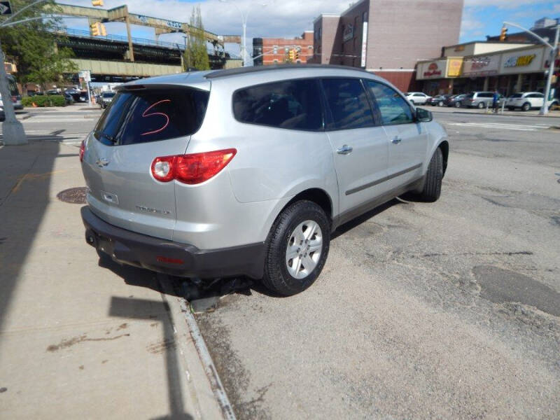 2010 Chevrolet Traverse LS