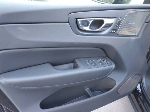 2025 Volvo XC60 B5 Plus Dark Theme