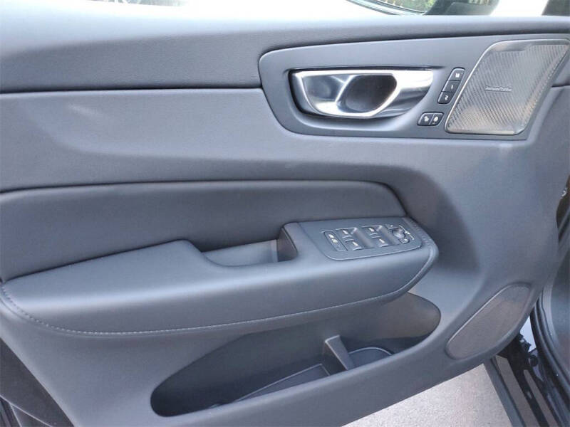 2025 Volvo XC60 B5 Plus Dark Theme