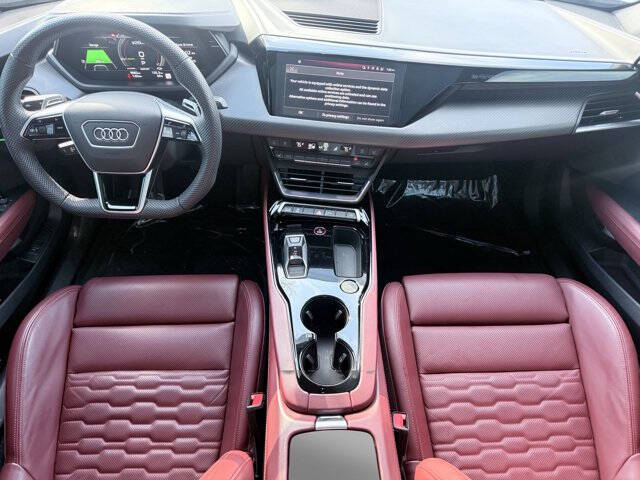 2024 Audi e-tron GT quattro Premium Plus