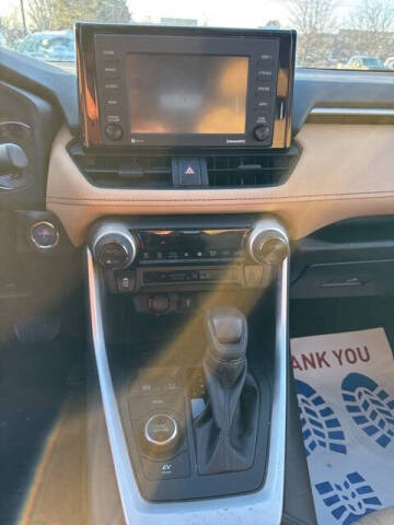 2022 Toyota RAV4 Hybrid XLE