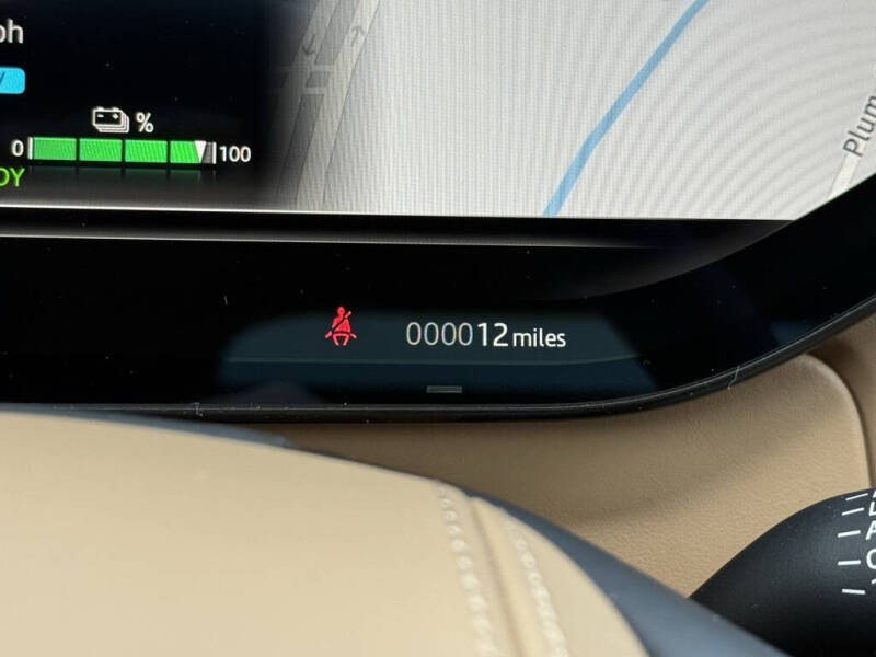 2025 Land Rover Range Rover P550e SE