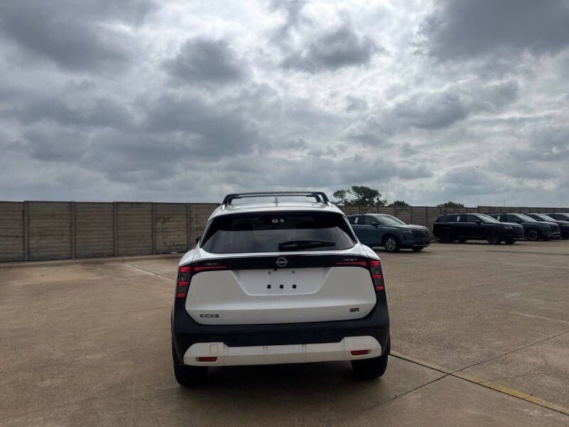 2025 Nissan Kicks SR