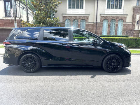2023 Toyota Sienna XSE 7-Passenger