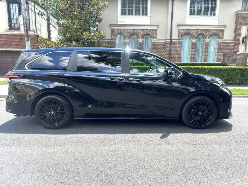 2023 Toyota Sienna XSE 7-Passenger