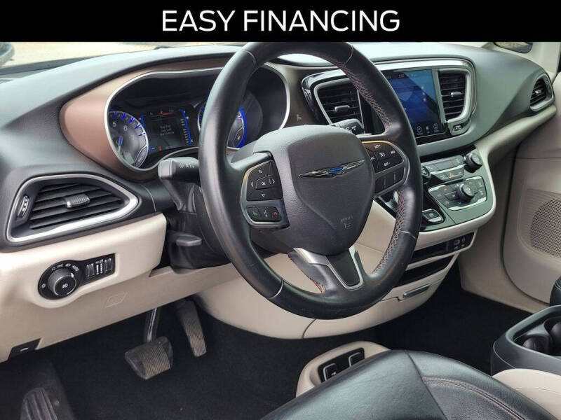 2017 Chrysler Pacifica Touring-L
