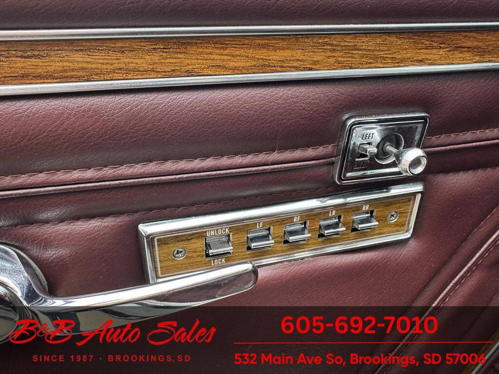 1989 Jeep Grand Wagoneer 45