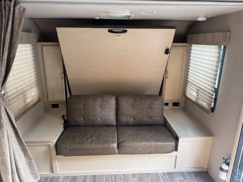 2019 Winnebago Minnie 2201