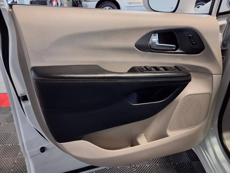 2020 Chrysler Pacifica Touring L